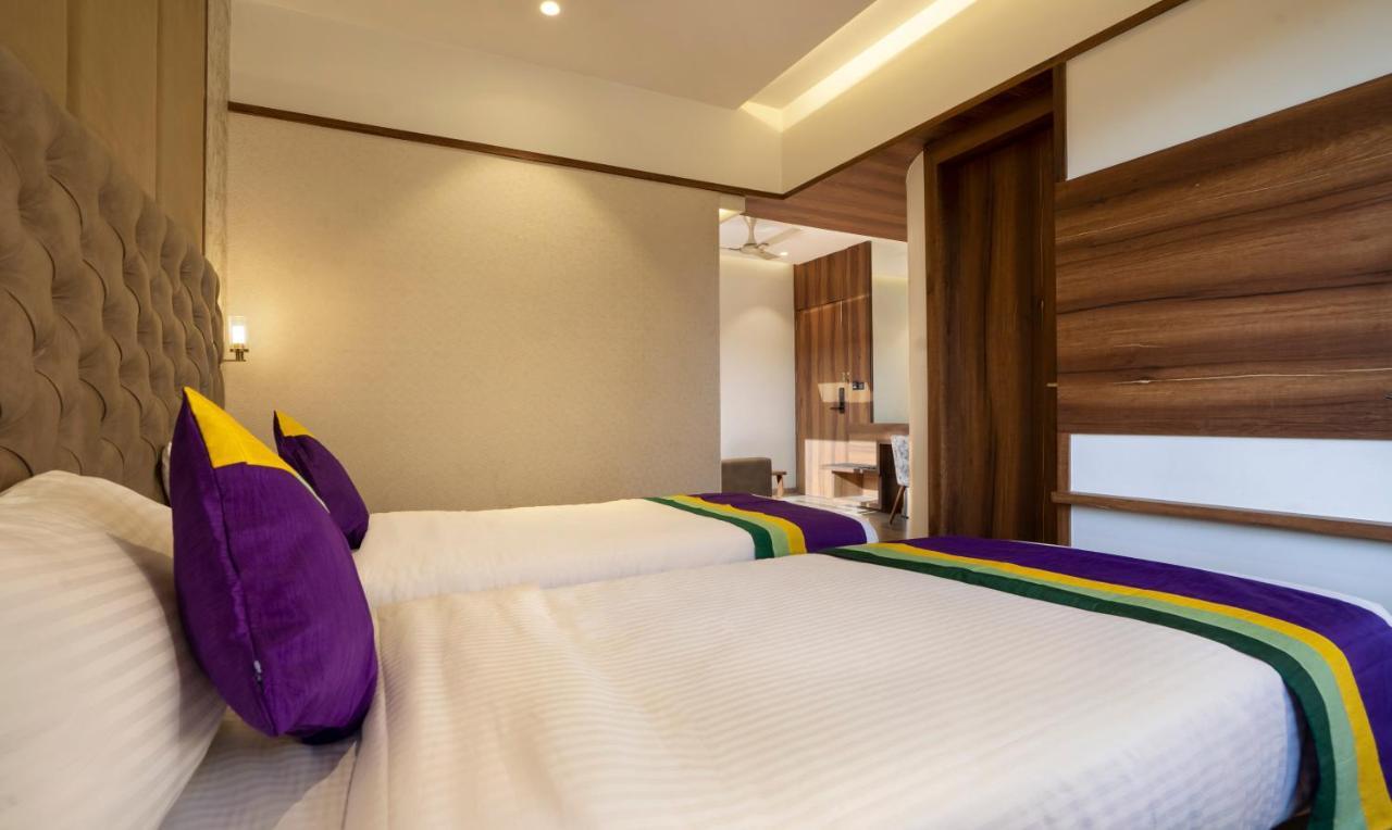 Treebo Premium Savera Inn Bombay Esterno foto